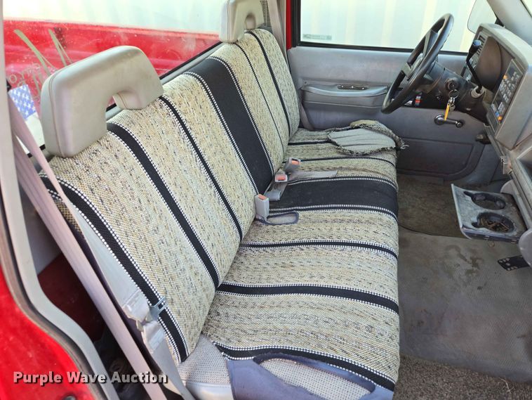 image for item ER1640 1994 GMC Sierra 1500 pickup truck
