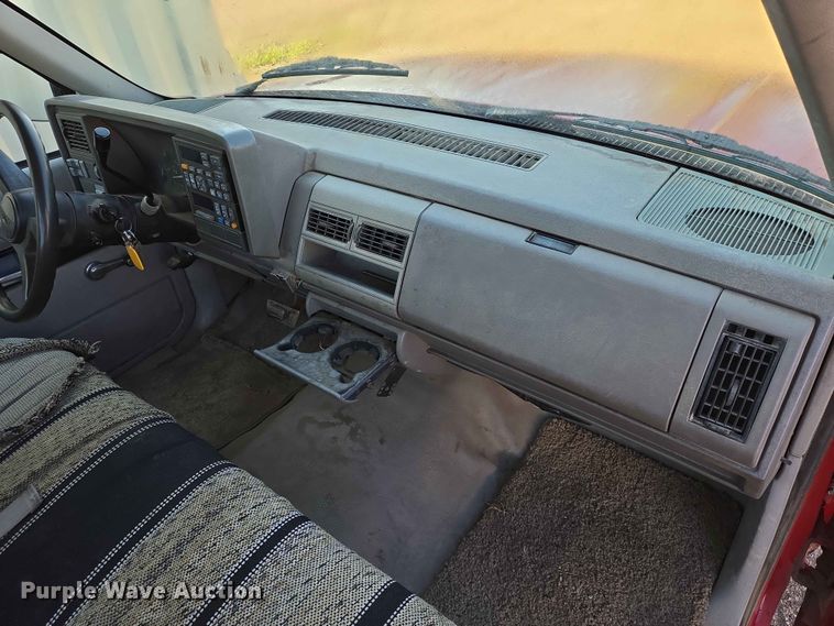 image for item ER1640 1994 GMC Sierra 1500 pickup truck