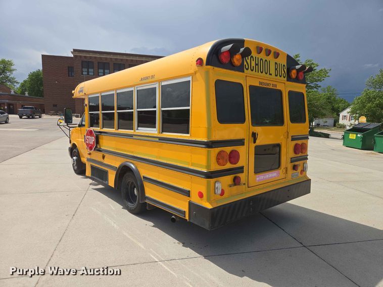 image for item ER1648 2004 Chevrolet Express school bus