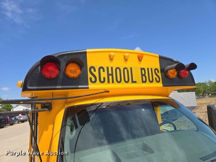 image for item ER1648 2004 Chevrolet Express school bus