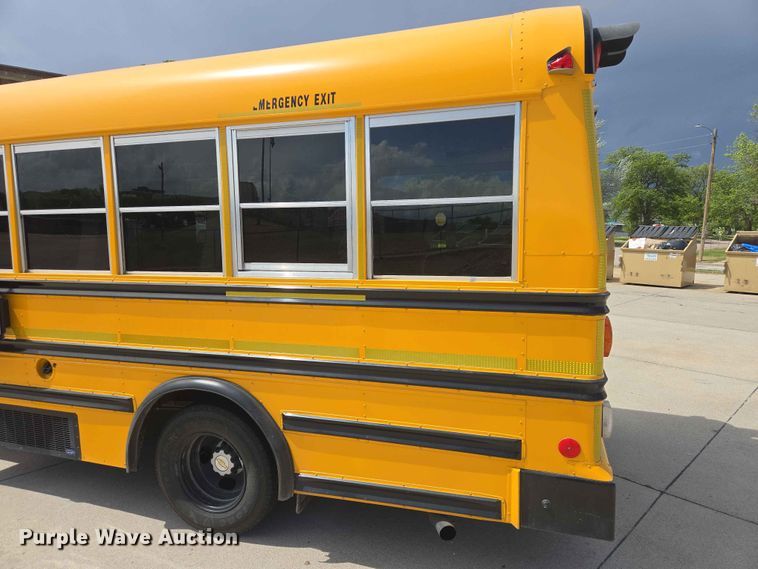 image for item ER1648 2004 Chevrolet Express school bus