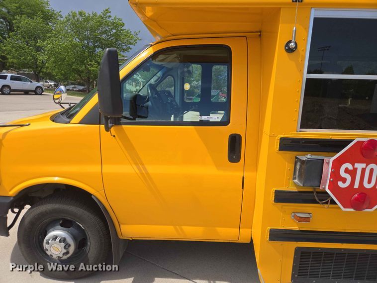 image for item ER1648 2004 Chevrolet Express school bus
