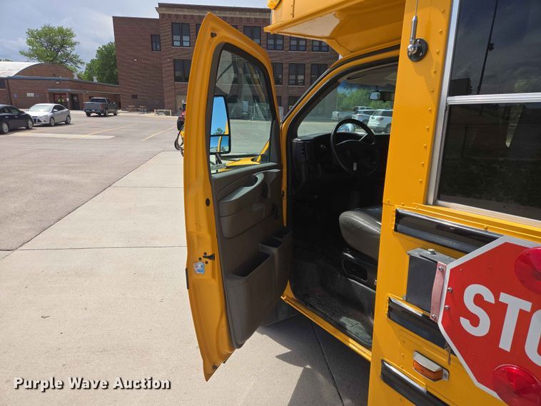 image for item ER1648 2004 Chevrolet Express school bus