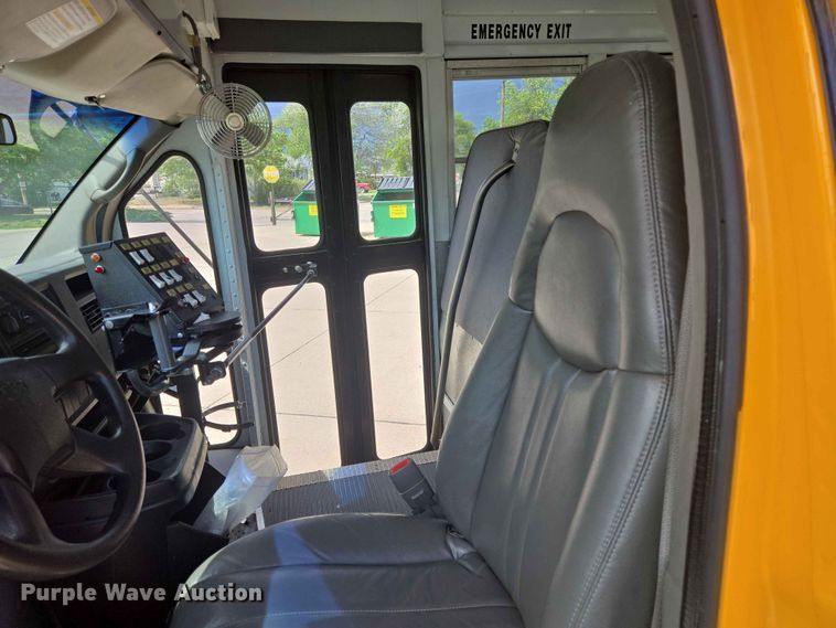 image for item ER1648 2004 Chevrolet Express school bus