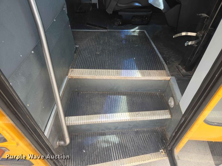 image for item ER1648 2004 Chevrolet Express school bus