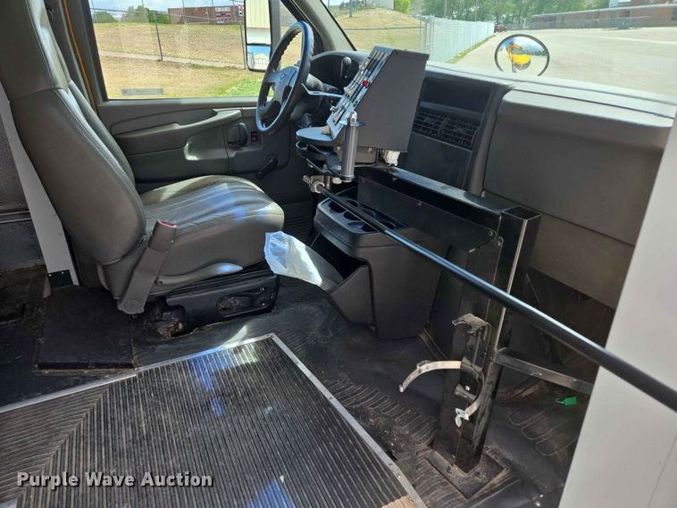 image for item ER1648 2004 Chevrolet Express school bus