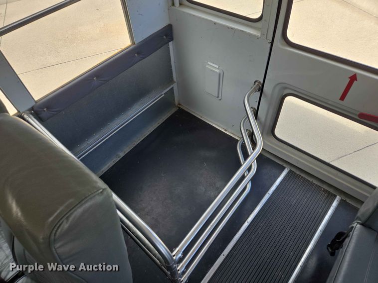 image for item ER1648 2004 Chevrolet Express school bus
