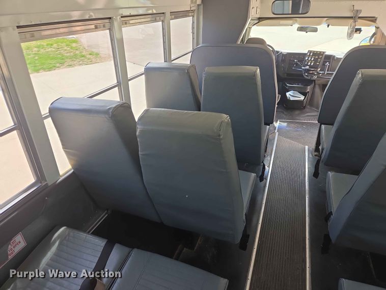 image for item ER1648 2004 Chevrolet Express school bus