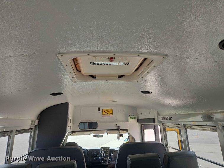 image for item ER1648 2004 Chevrolet Express school bus