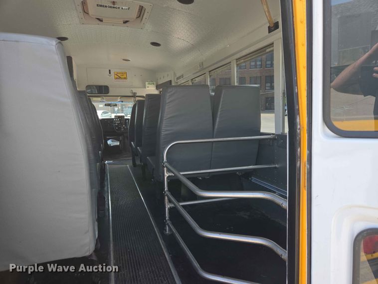 image for item ER1648 2004 Chevrolet Express school bus