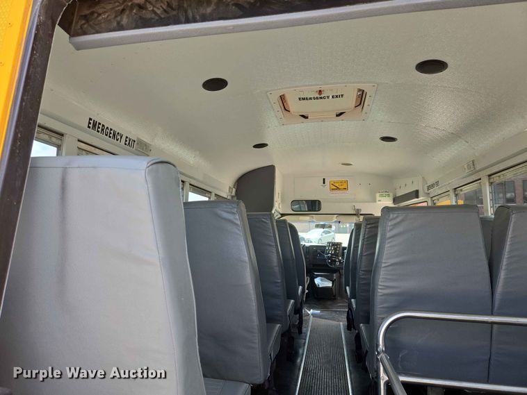 image for item ER1648 2004 Chevrolet Express school bus
