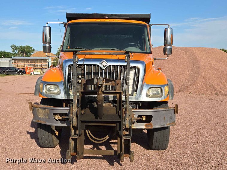 image for item ER1653 2006 International 7400 dump truck