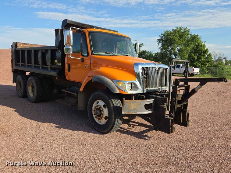 image for item ER1653 2006 International 7400 dump truck