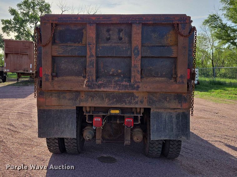 image for item ER1653 2006 International 7400 dump truck