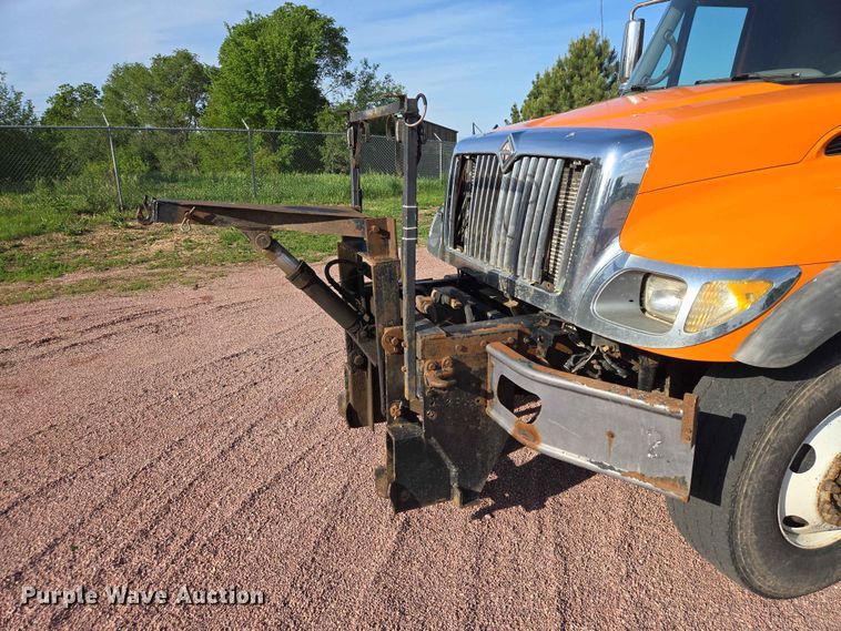 image for item ER1653 2006 International 7400 dump truck