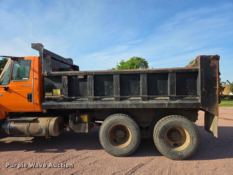 image for item ER1653 2006 International 7400 dump truck