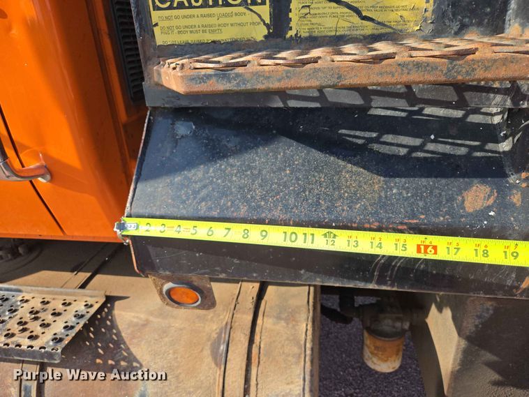 image for item ER1653 2006 International 7400 dump truck