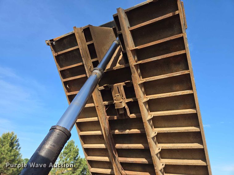 image for item ER1653 2006 International 7400 dump truck