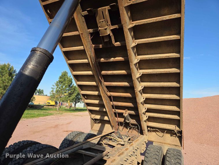 image for item ER1653 2006 International 7400 dump truck