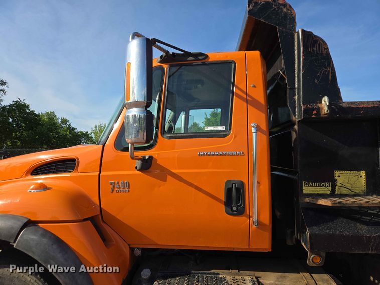 image for item ER1653 2006 International 7400 dump truck