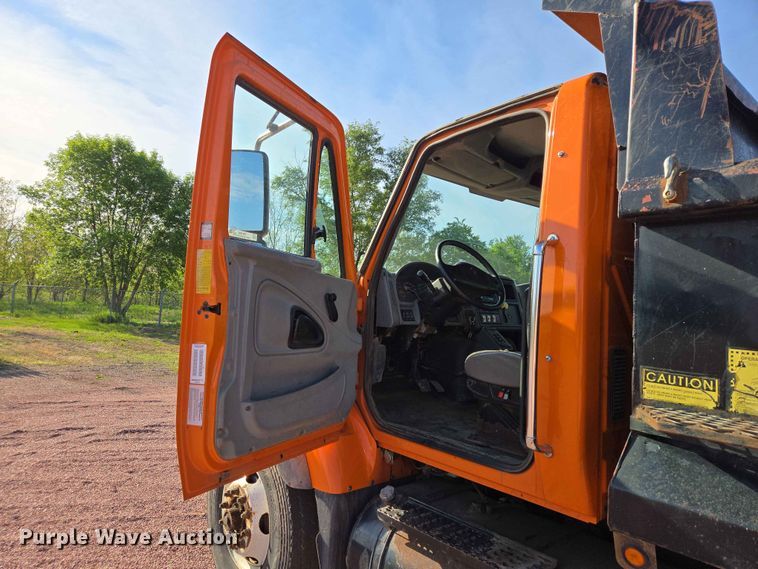 image for item ER1653 2006 International 7400 dump truck