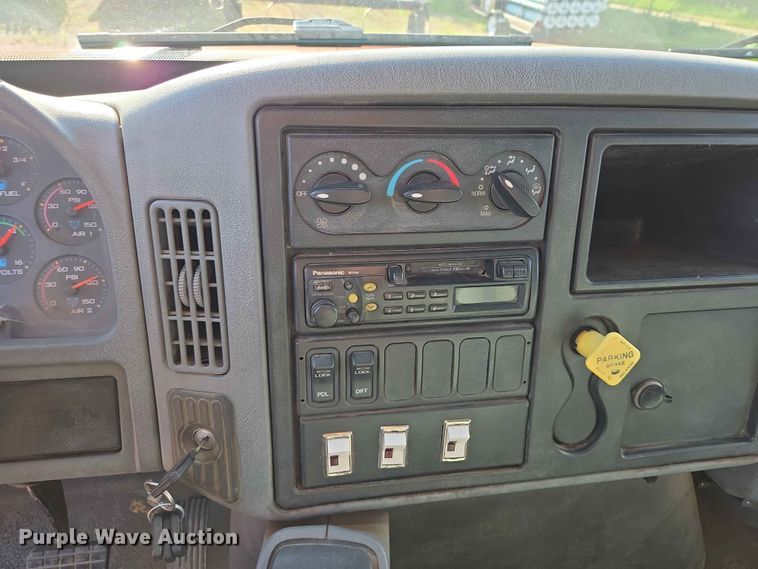 image for item ER1653 2006 International 7400 dump truck