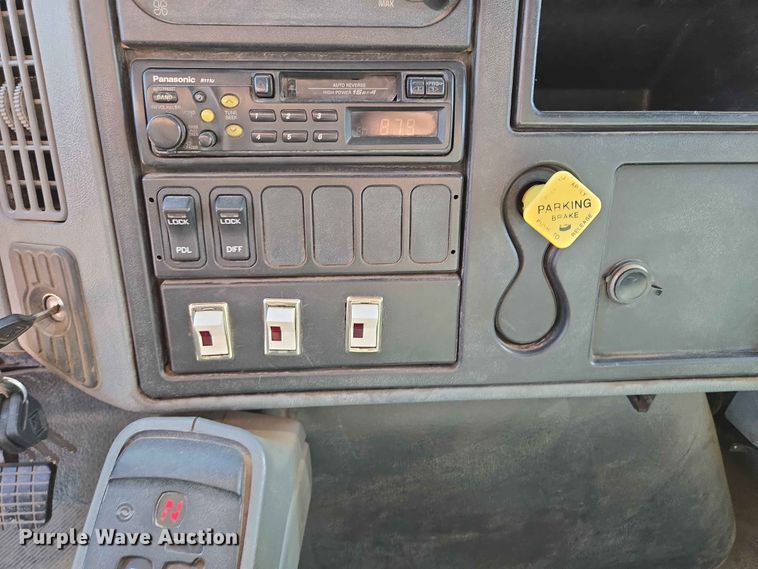image for item ER1653 2006 International 7400 dump truck