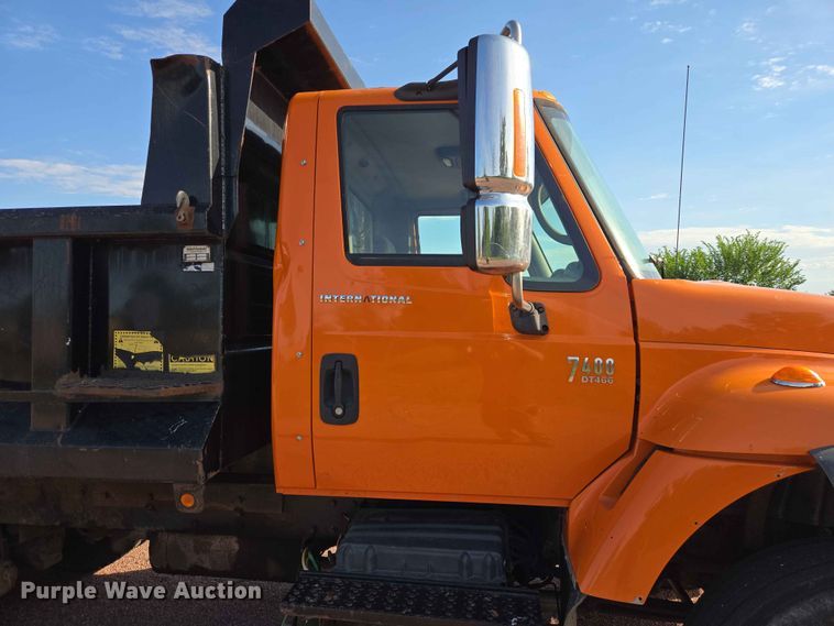 image for item ER1653 2006 International 7400 dump truck