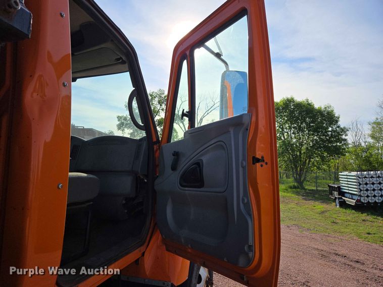 image for item ER1653 2006 International 7400 dump truck