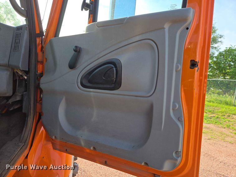 image for item ER1653 2006 International 7400 dump truck