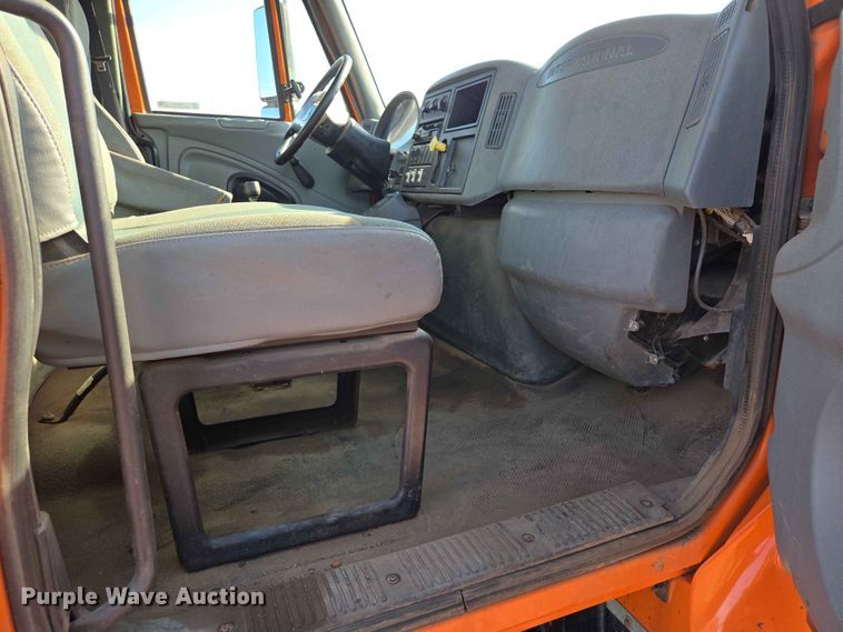 image for item ER1653 2006 International 7400 dump truck