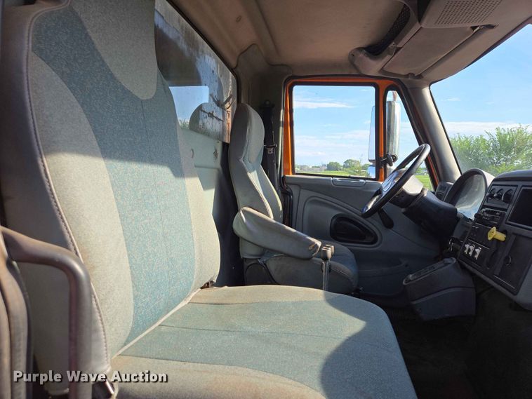 image for item ER1653 2006 International 7400 dump truck