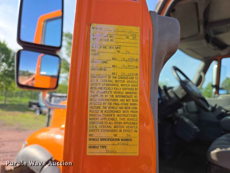 image for item ER1653 2006 International 7400 dump truck