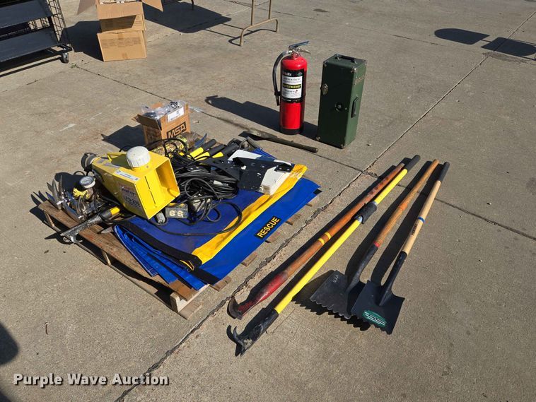 image for item ER1659 Fire fighting tools