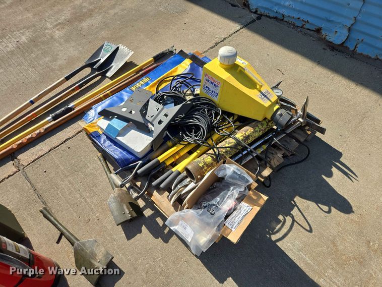 image for item ER1659 Fire fighting tools