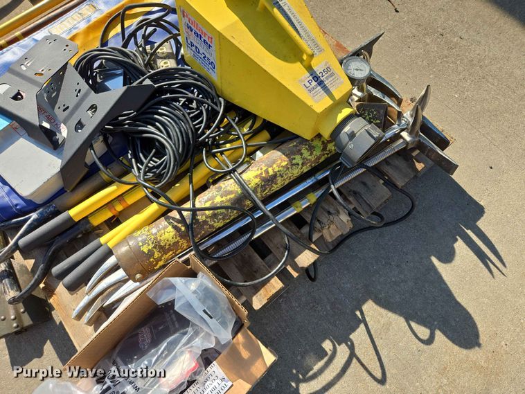 image for item ER1659 Fire fighting tools