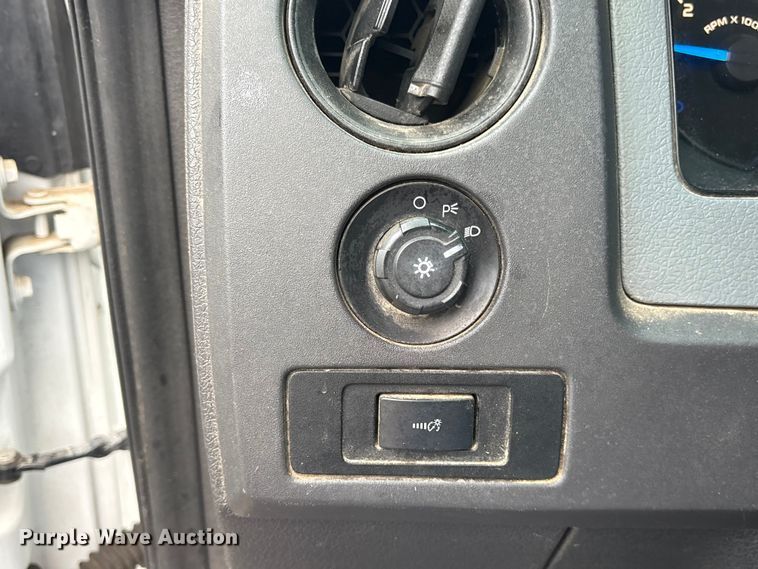 image for item ET2107 2013 Ford F150 pickup truck