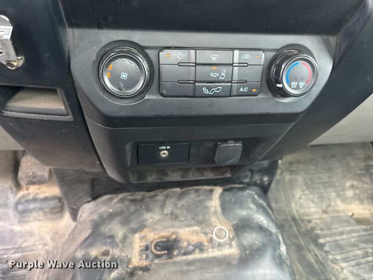 image for item ET2108 2015 Ford F150 XL pickup truck