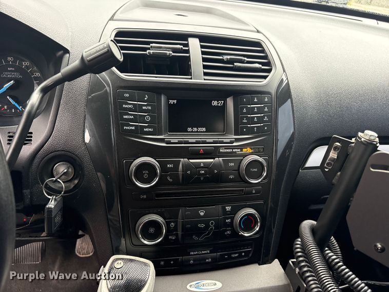 image for item ET2143 2018 Ford Explorer Police SUV