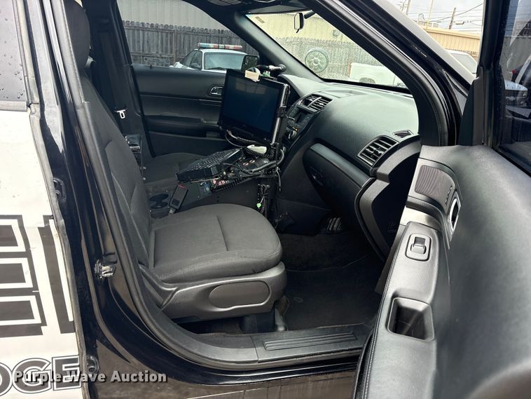 image for item ET2143 2018 Ford Explorer Police SUV