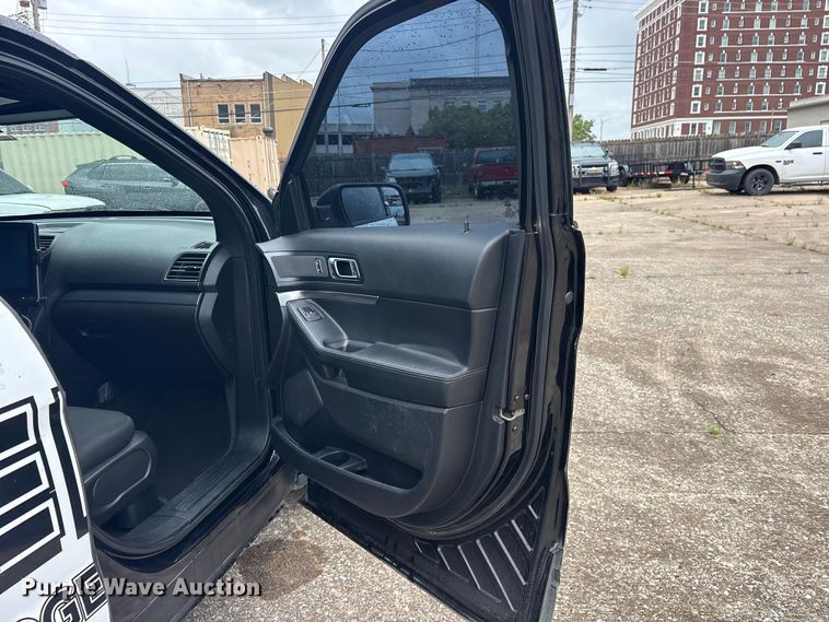 image for item ET2143 2018 Ford Explorer Police SUV