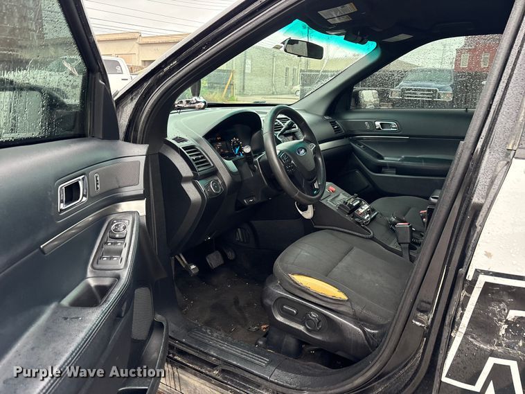 image for item ET2146 2016 Ford Explorer Police SUV