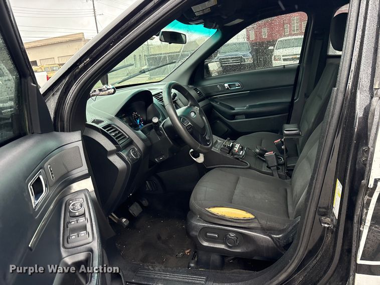 image for item ET2146 2016 Ford Explorer Police SUV
