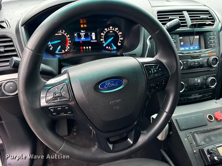 image for item ET2146 2016 Ford Explorer Police SUV