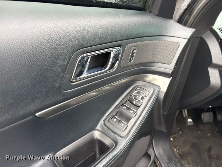 image for item ET2146 2016 Ford Explorer Police SUV