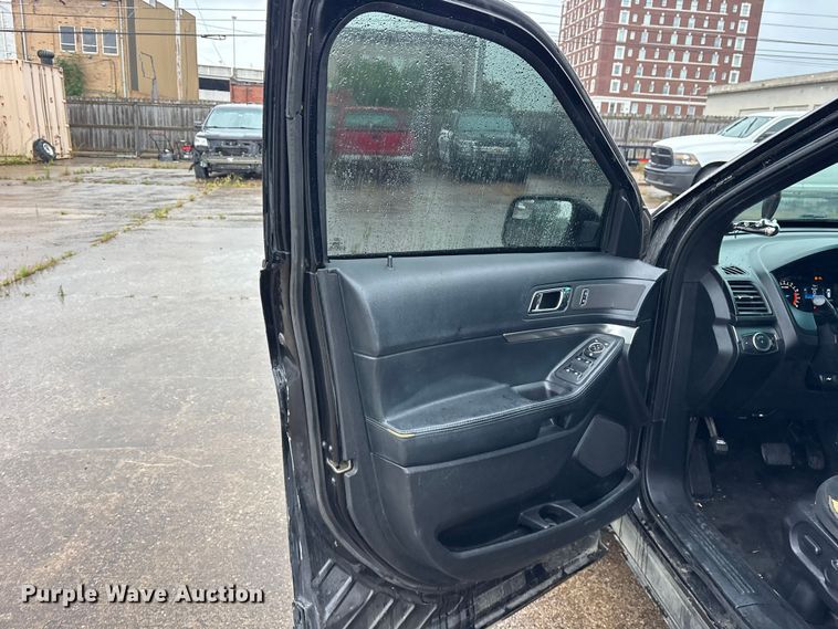 image for item ET2146 2016 Ford Explorer Police SUV
