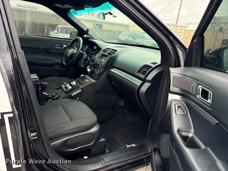 image for item ET2146 2016 Ford Explorer Police SUV