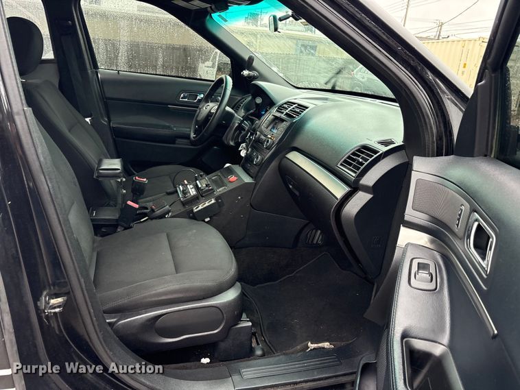 image for item ET2146 2016 Ford Explorer Police SUV