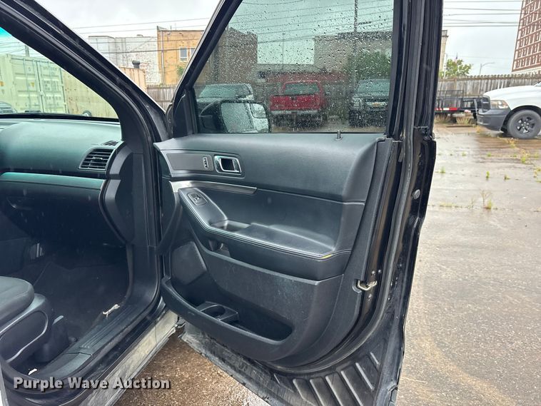 image for item ET2146 2016 Ford Explorer Police SUV