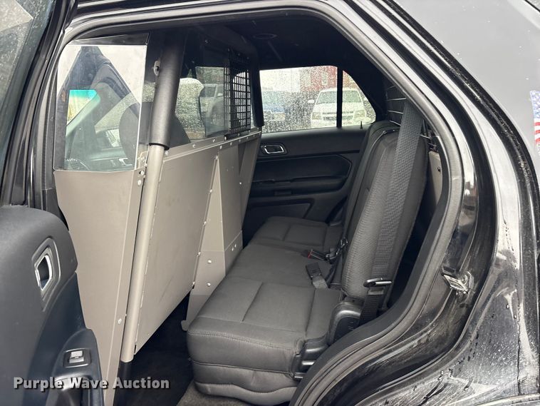 image for item ET2146 2016 Ford Explorer Police SUV